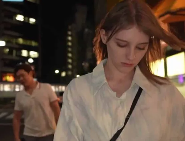 phim set Trêu chọc cô bạn gái tây không được, thanh niên biến thái bắt cóc về nhà